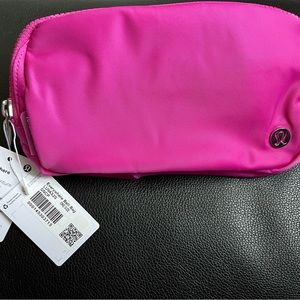 (RARE)💗SONIC PINK lululemon belt bag